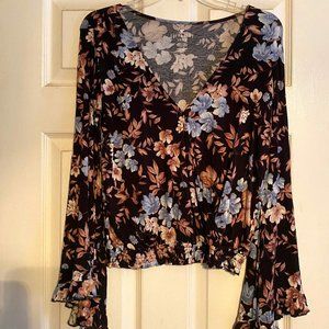 Floral flowy wide arm top